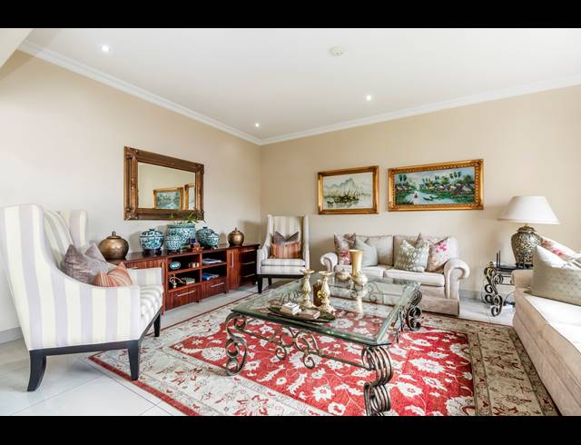 3 BEDROOM FREEHOLD RENTED IN MORNINGSIDE